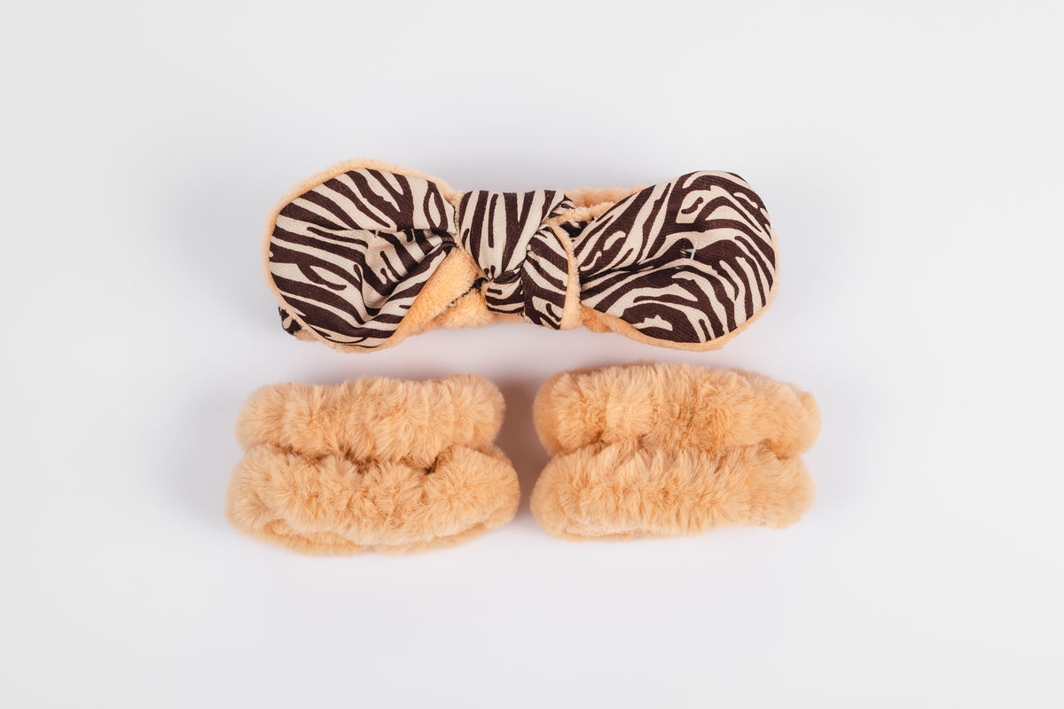 AL1179 Zebra Coffee headband and two wristbands unboxed