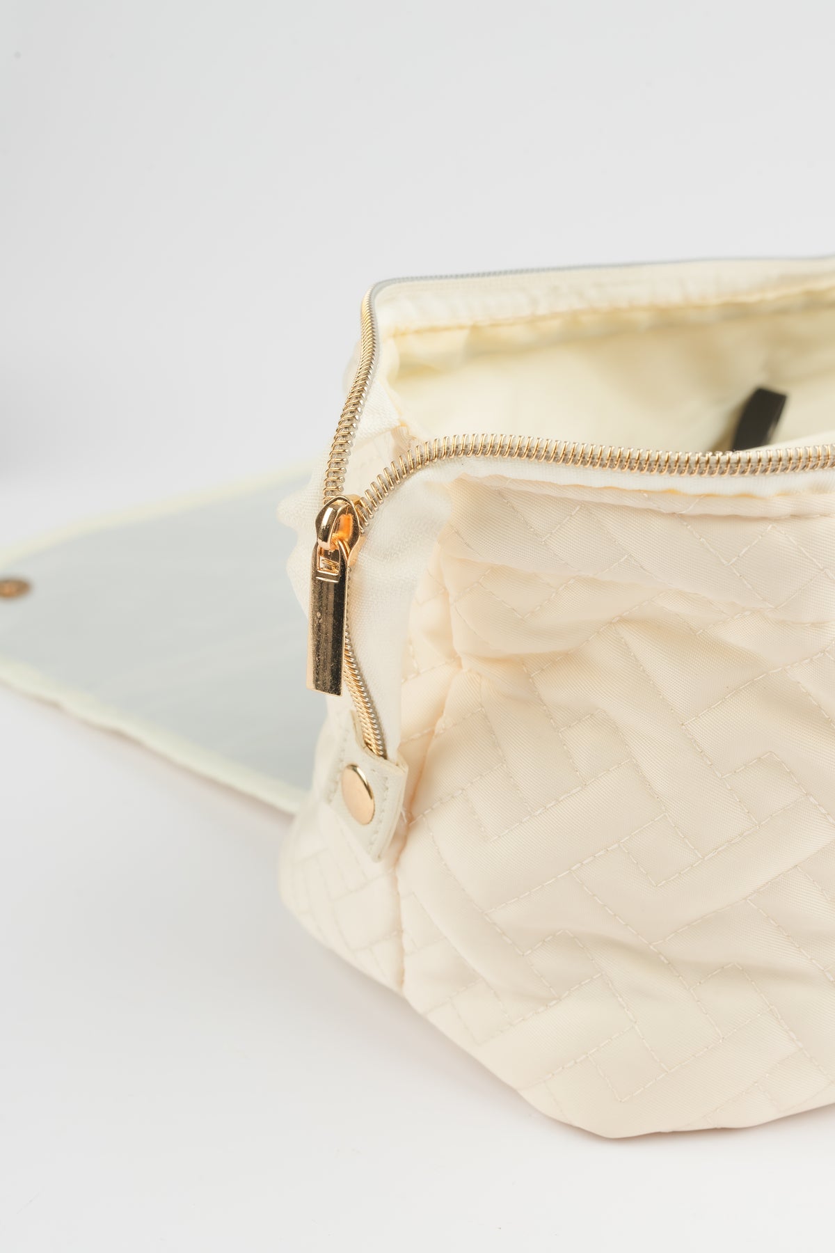 ENV26393 hair tool bag detail view 4
