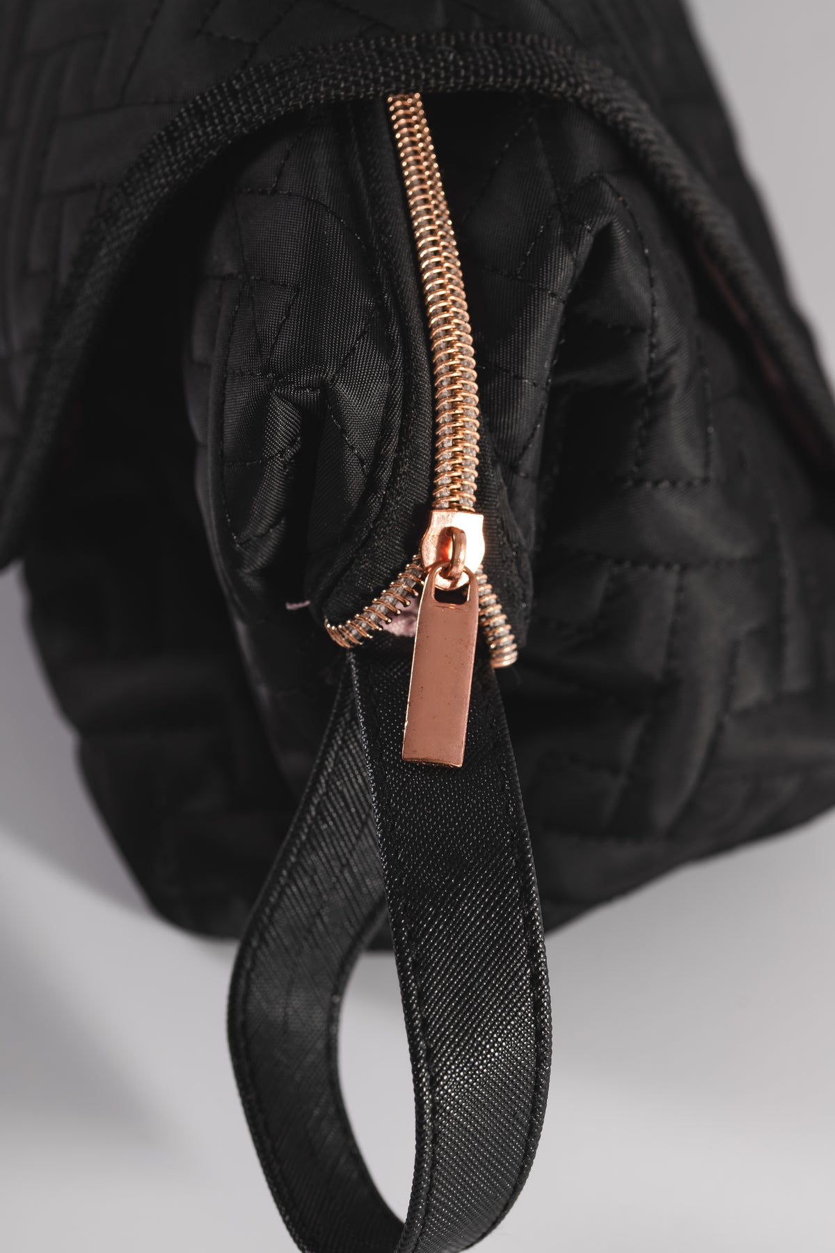 ENV498 hair tool bag detail view 1