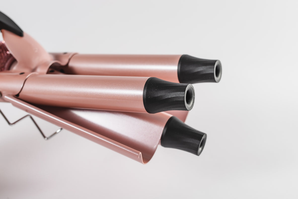 Pink Glitz & Glam Triple Barrel Hair Waver GG4394, open clamp close-up