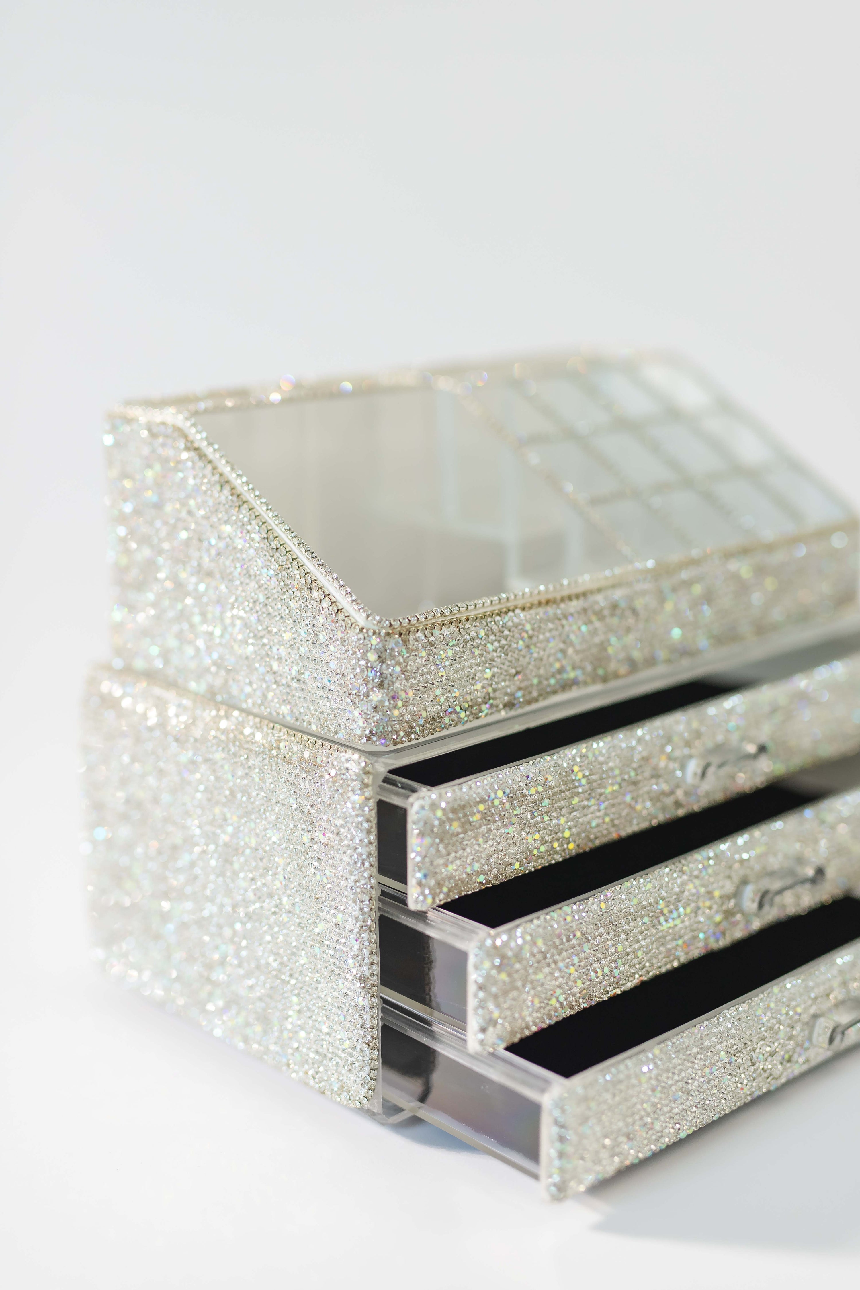 GLITZ & GLAM MAKEUP ORGANIZER | HO9673