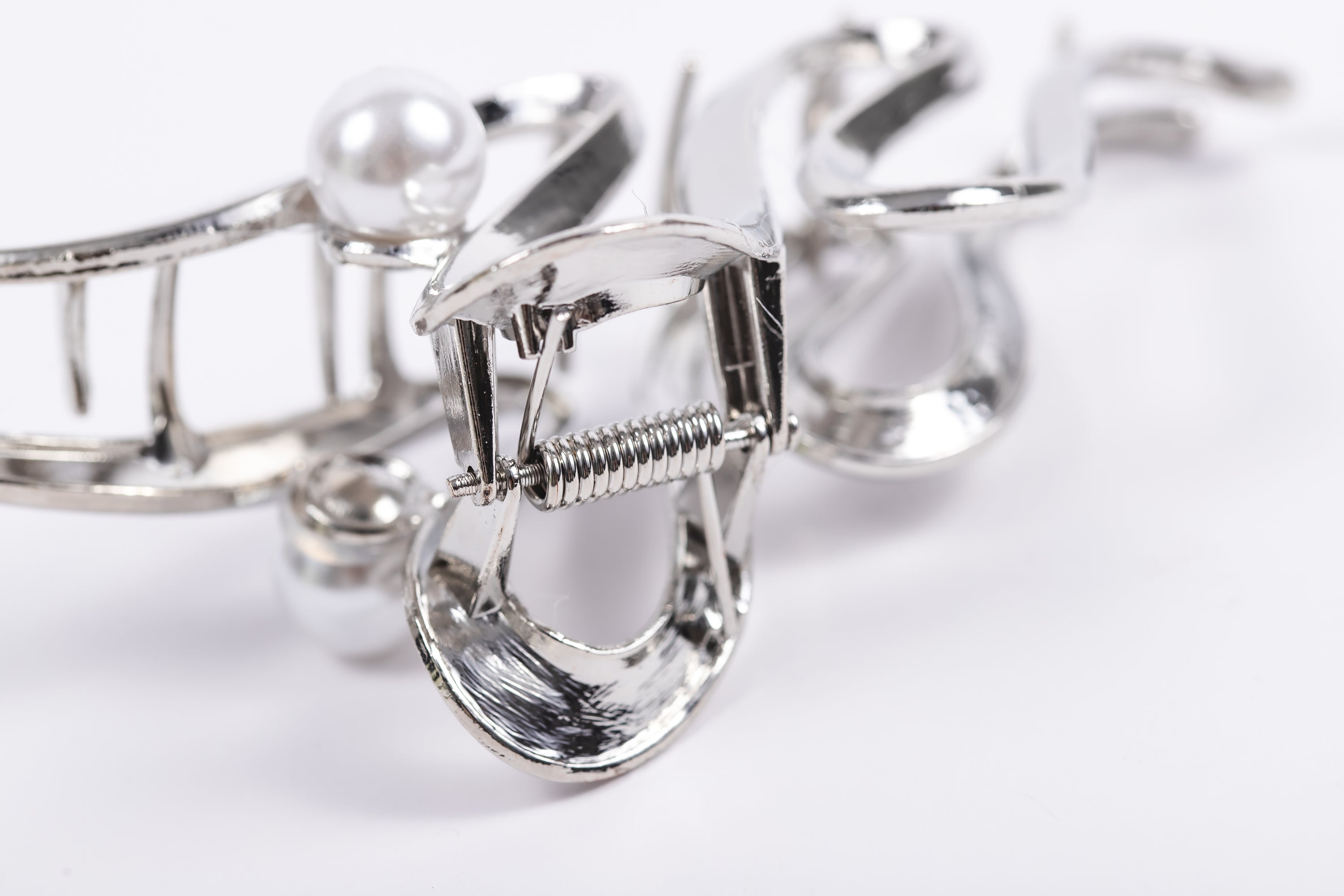 2pk Silver Swish & Pearl Claw Clips