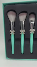 Load and play video in Gallery viewer, THE TIFFANY SET/BLING BOW Glitz &amp; Glam | 9pc Essentials Collection Brush Set | MUB430
