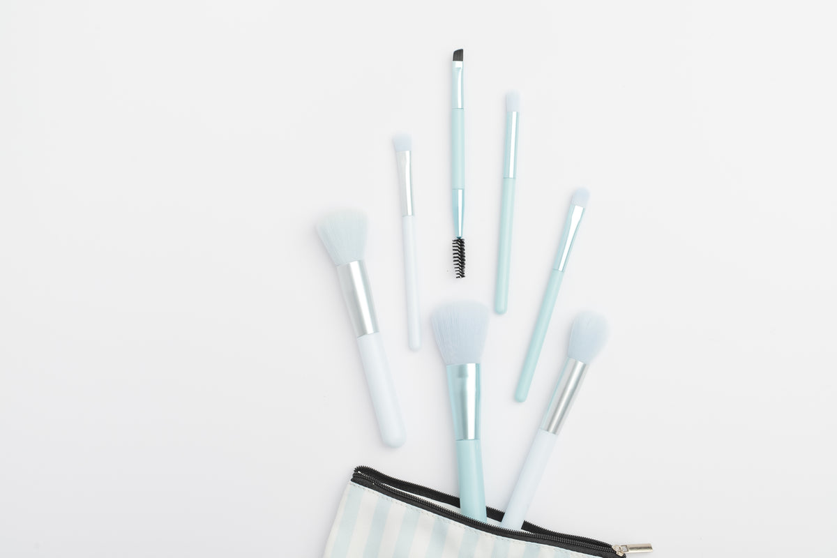 Lobster travel makeup brushes and storage case, SKU BB1941